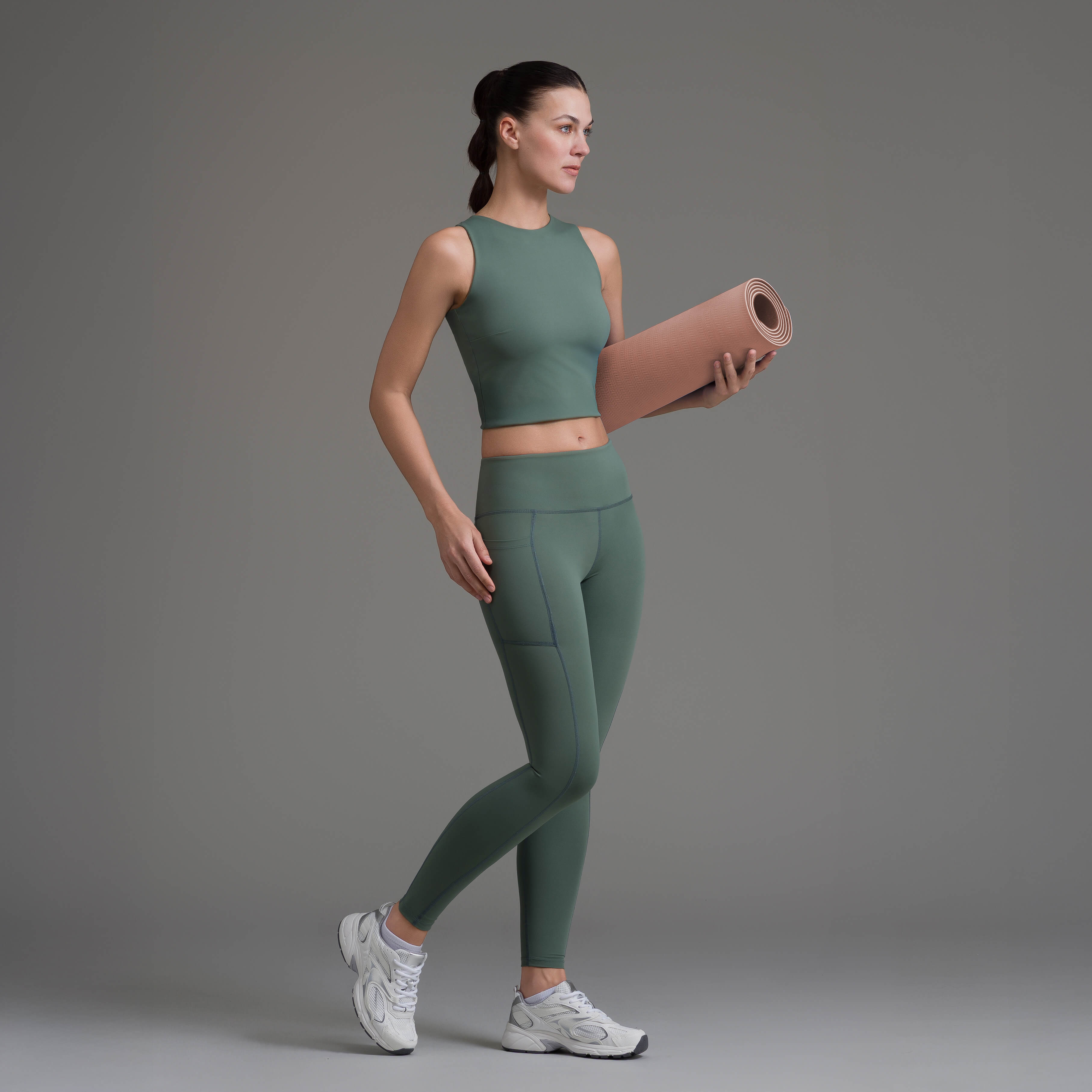SET - DYNAMIC TOP + DYNAMIC LEGGING