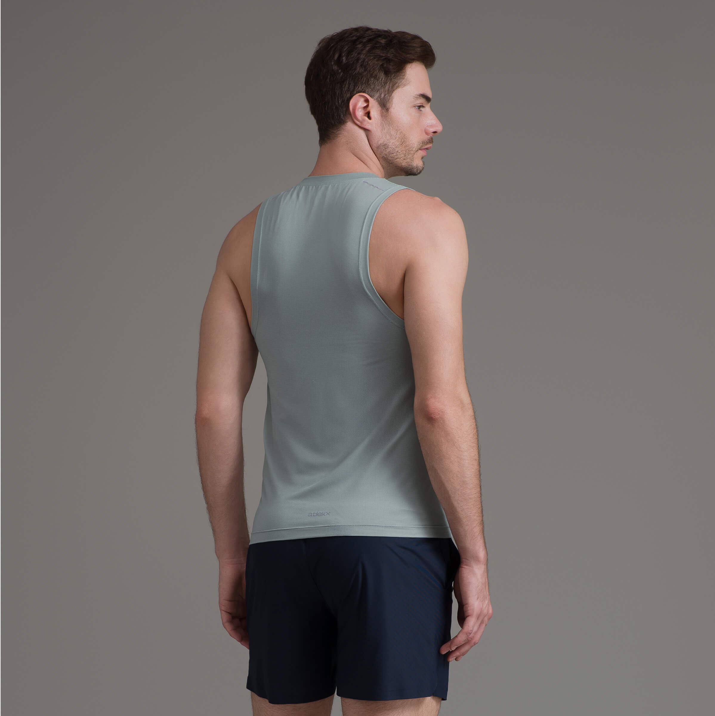 playera-sin-mangas-tank-deportivo-hombre-performance-atlekx.