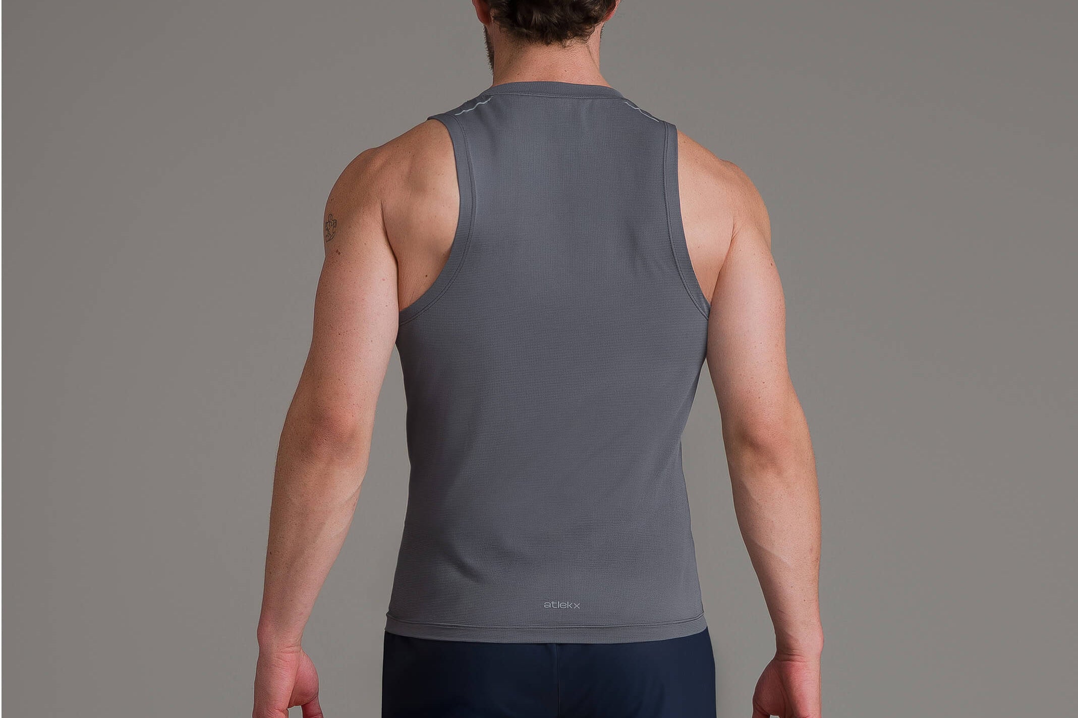 playera-sin-mangas-tank-deportivo-hombre-performance-atlekx.