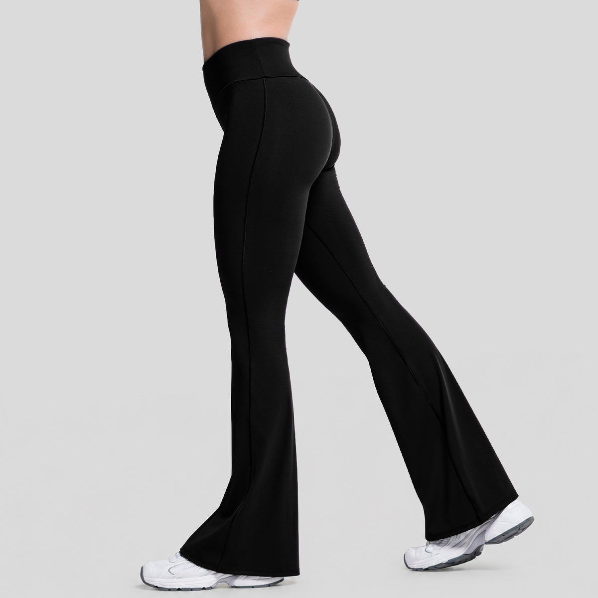 Leggings deportivos acampanados mujer negros, vista lateral de la campana