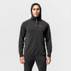 Technical hoodie de color negro, vista frontal.