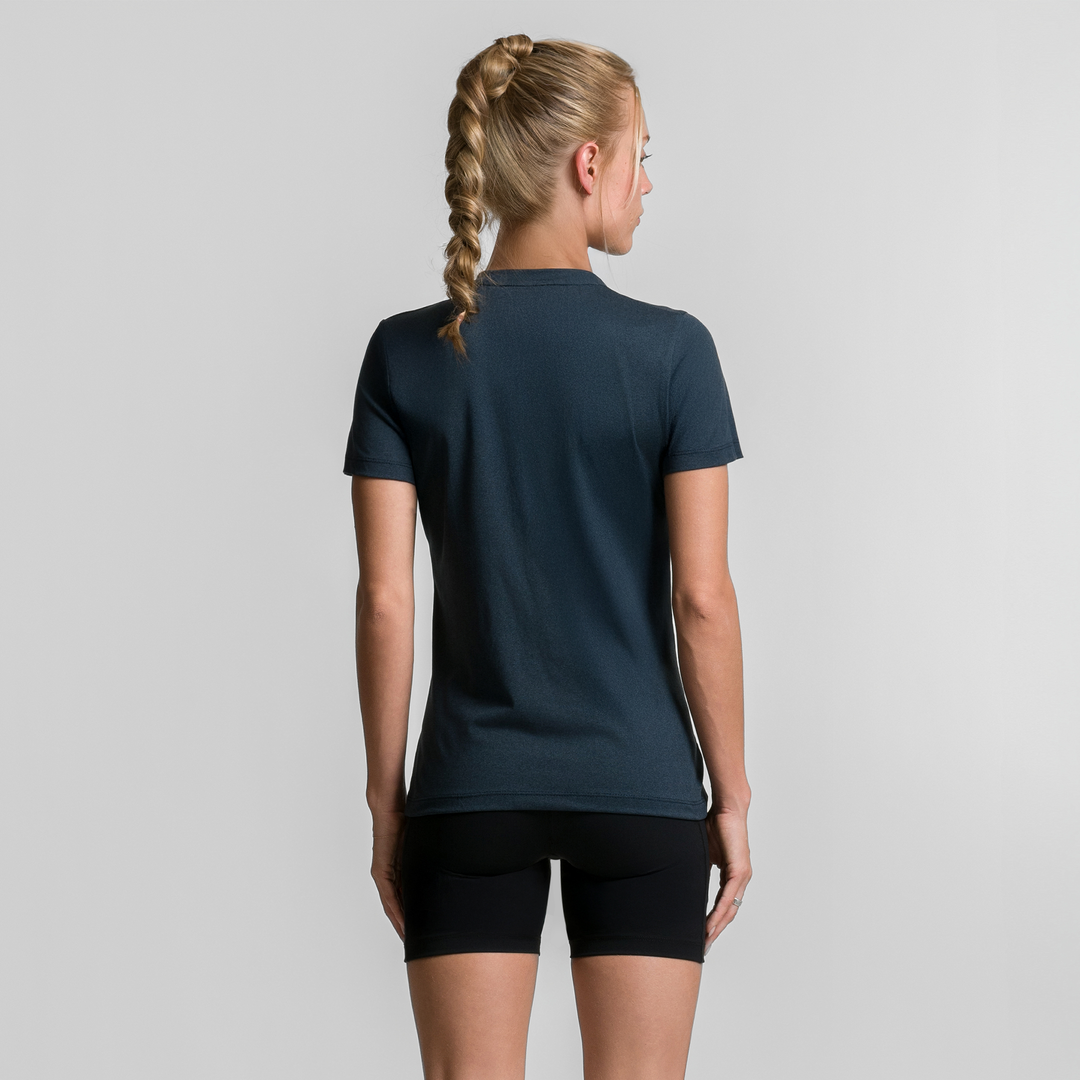 Playera casual de mujer azul marino vista trasera, manga corta y cuello redondo