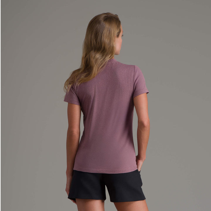 Playera casual de mujer ciruela vista trasera, cuello redondo y manga corta