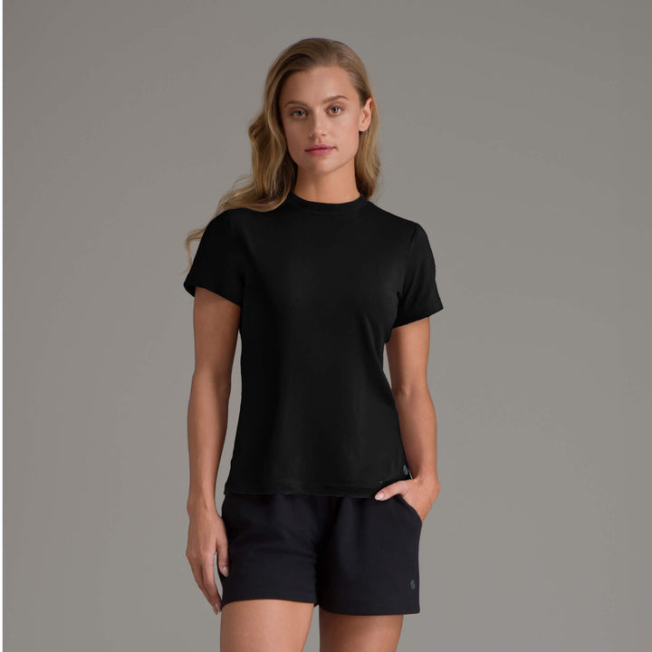 Playera casual de mujer negra, cuello redondo y manga corta