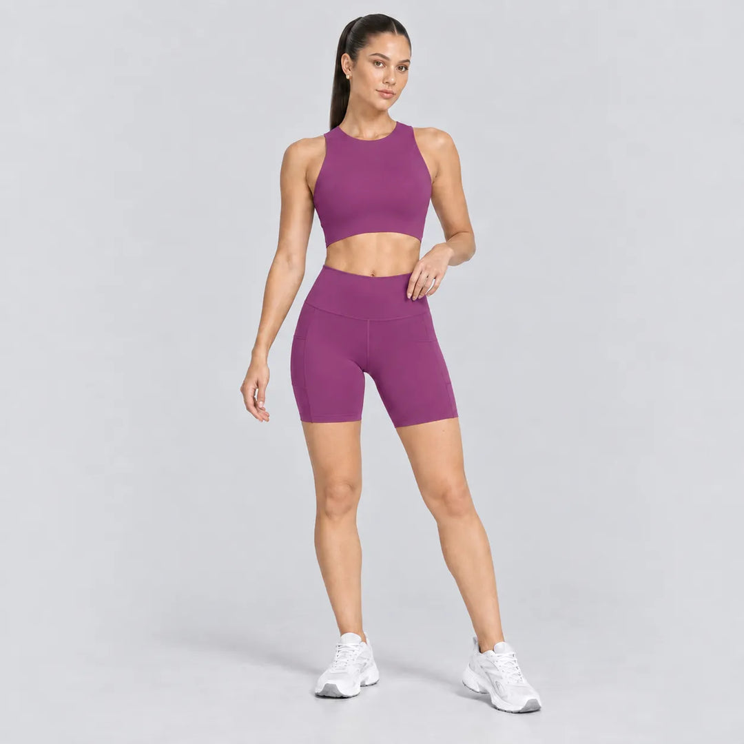 Conjunto deportivo de top sin mangas y short biker morado