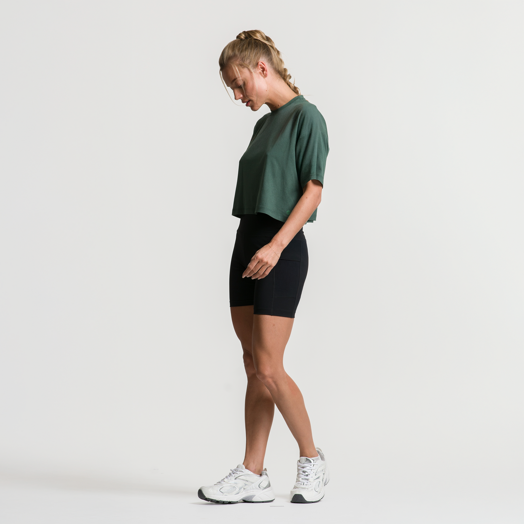 Playera casual corta verde para mujer, manga corta y cuello redondo, vista lateral