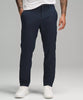 Pantalón Reliable Pant para hombre de color azul, vista frontal.