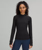 Multi-purpose hoodie para mujer de color negro, vista frontal.