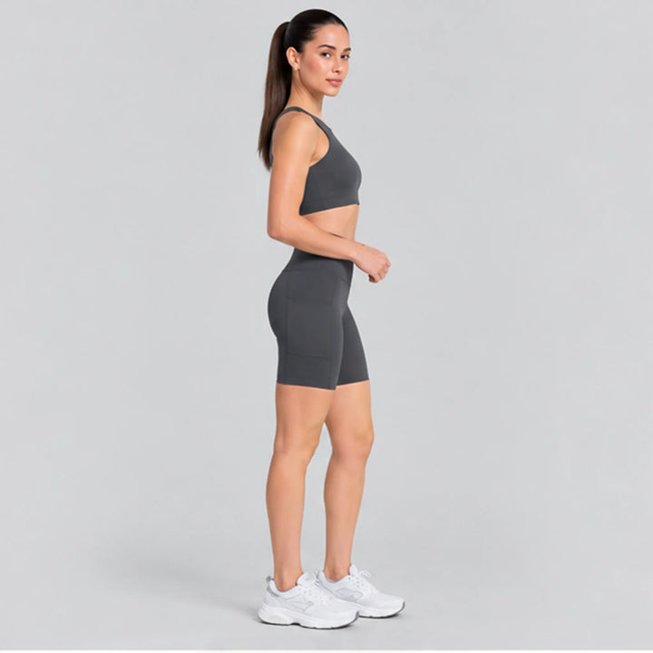 Conjunto deportivo de top sin mangas y short biker ajustado, color negro