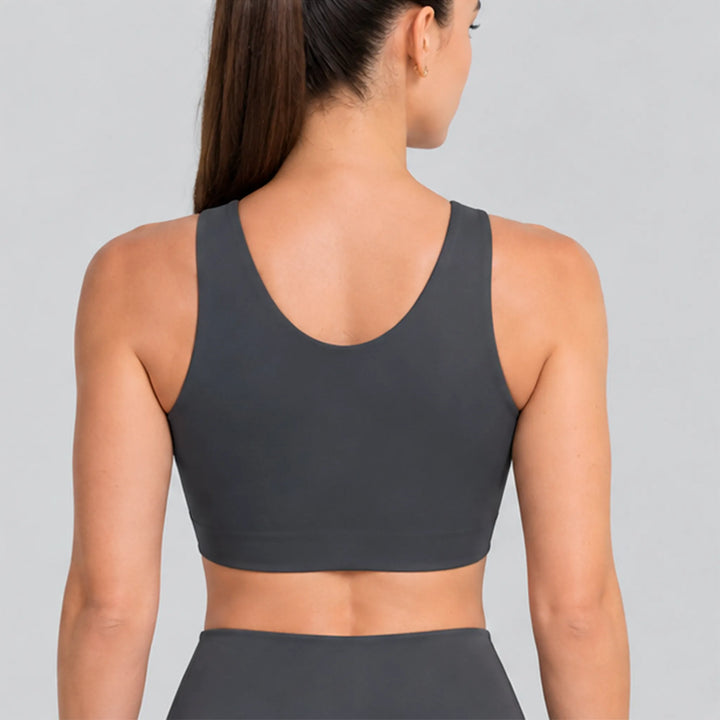 Conjunto deportivo: top sin mangas tipo racer y short biker negro