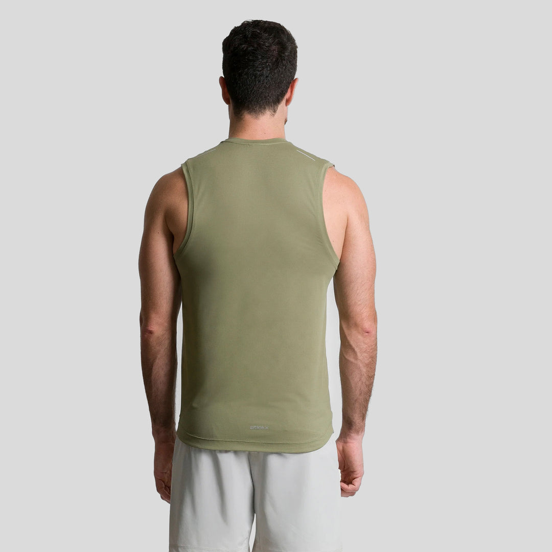 Camiseta deportiva sin mangas de hombre verde oliva vista trasera, cuello redondo