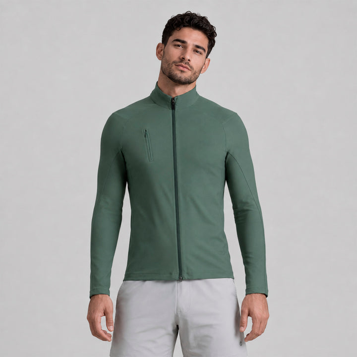 Chamarra deportiva verde con cierre y cuello alto, vista frontal, manga larga.