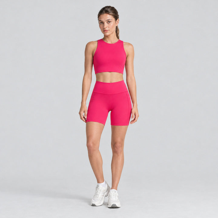 Conjunto deportivo fucsia: top sin mangas de cuello alto y biker con bolsillos