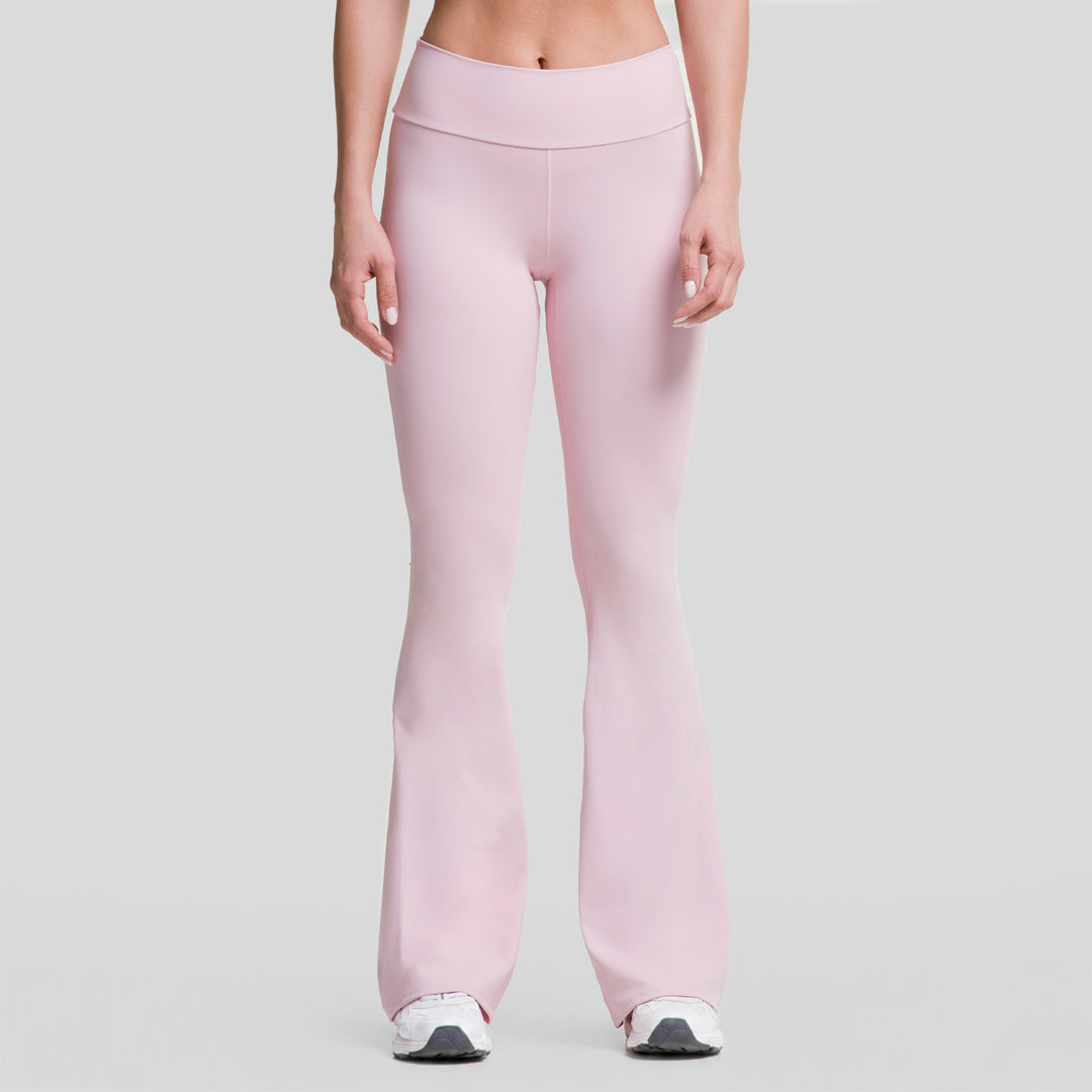 Leggings deportivos acampanados mujer rosa claro, vista frontal con costuras visibles