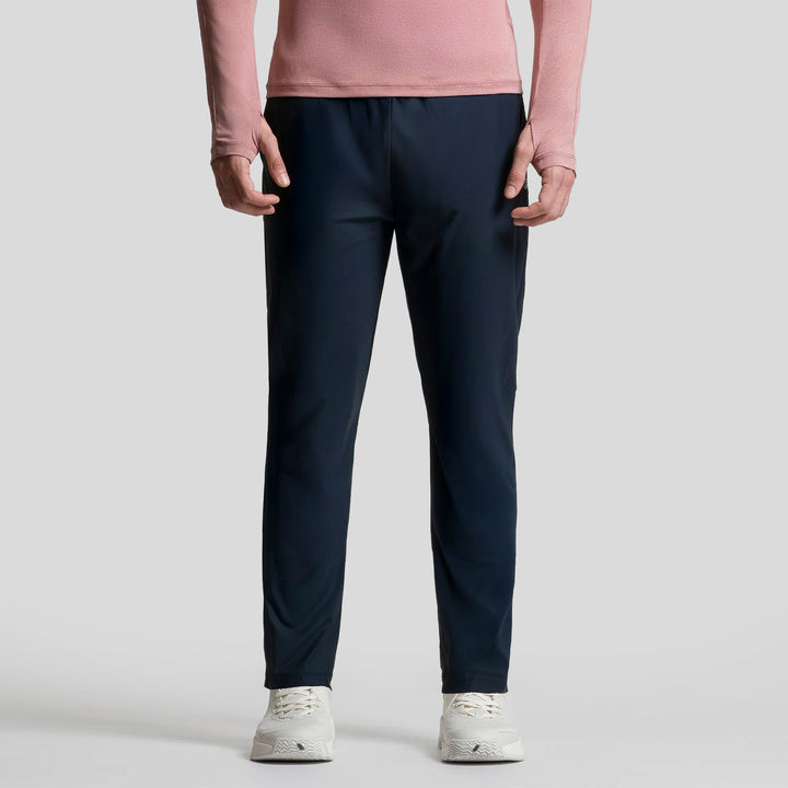 Pantalón deportivo de hombre azul marino, corte entallado y cintura elástica