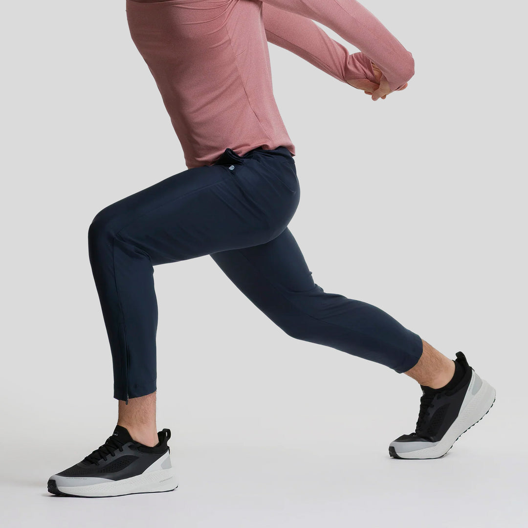 Pantalón deportivo de hombre azul marino con dobladillo en tobillos y pierna entallada
