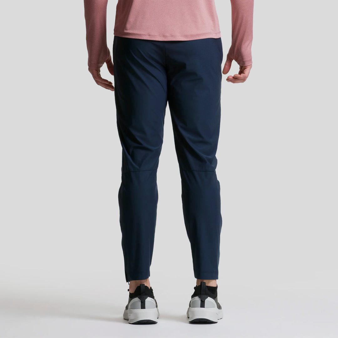 Pantalón deportivo de hombre azul marino con dobladillo y bajos ajustados