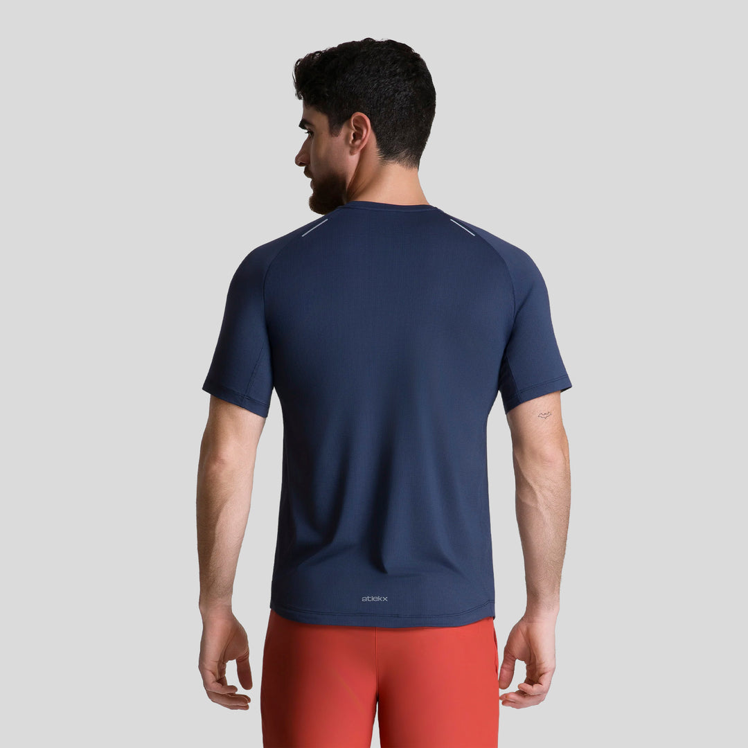 Playera deportiva azul marino para hombre vista trasera, cuello redondo
