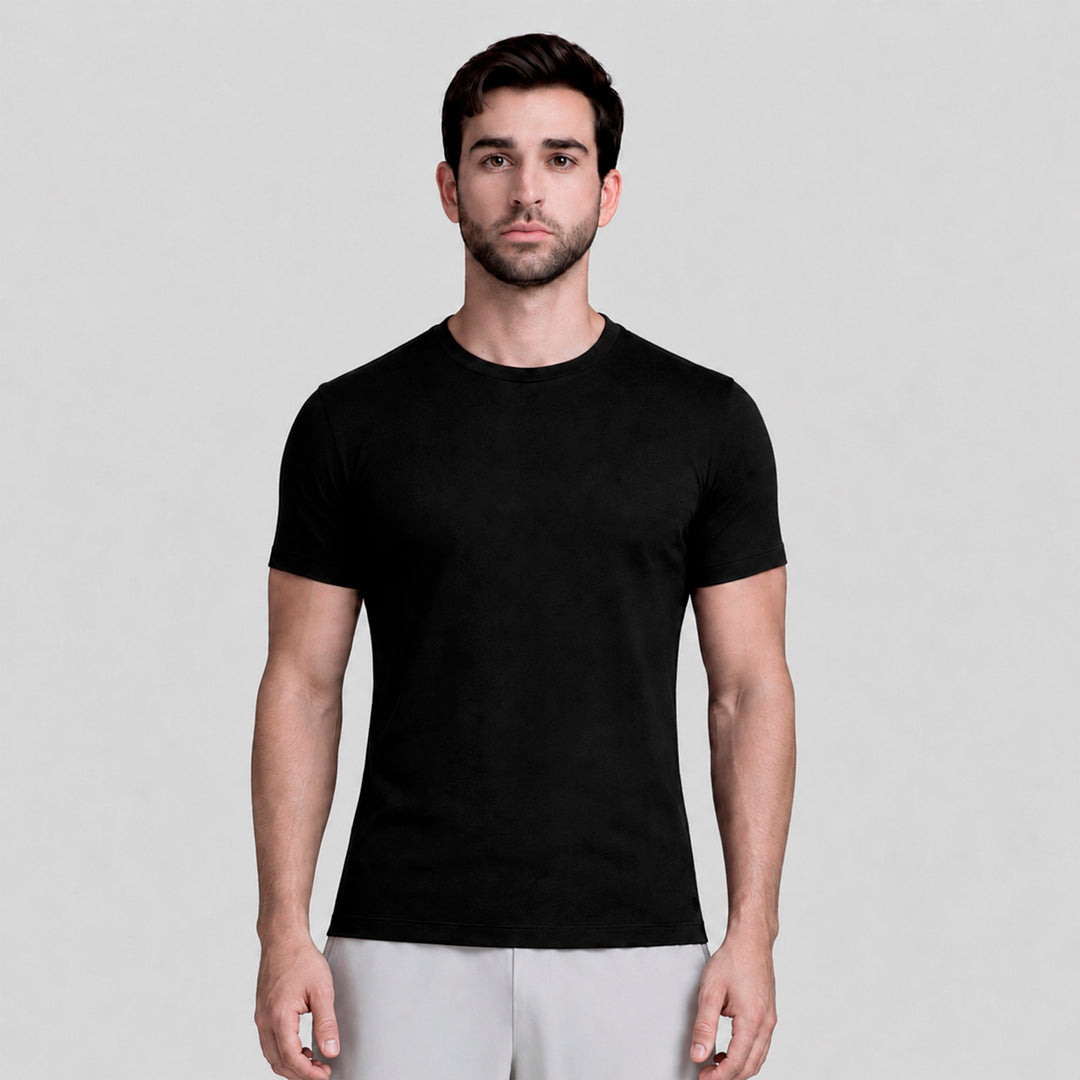 Playera casual de hombre negra con cuello redondo y manga corta, vista frontal