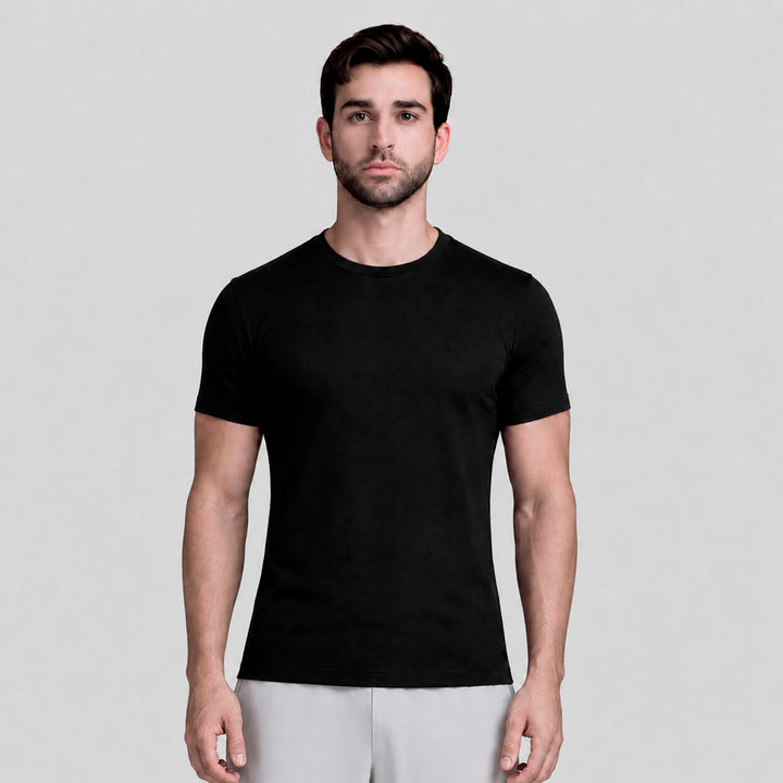 Playera casual de hombre negra con cuello redondo y manga corta, vista frontal