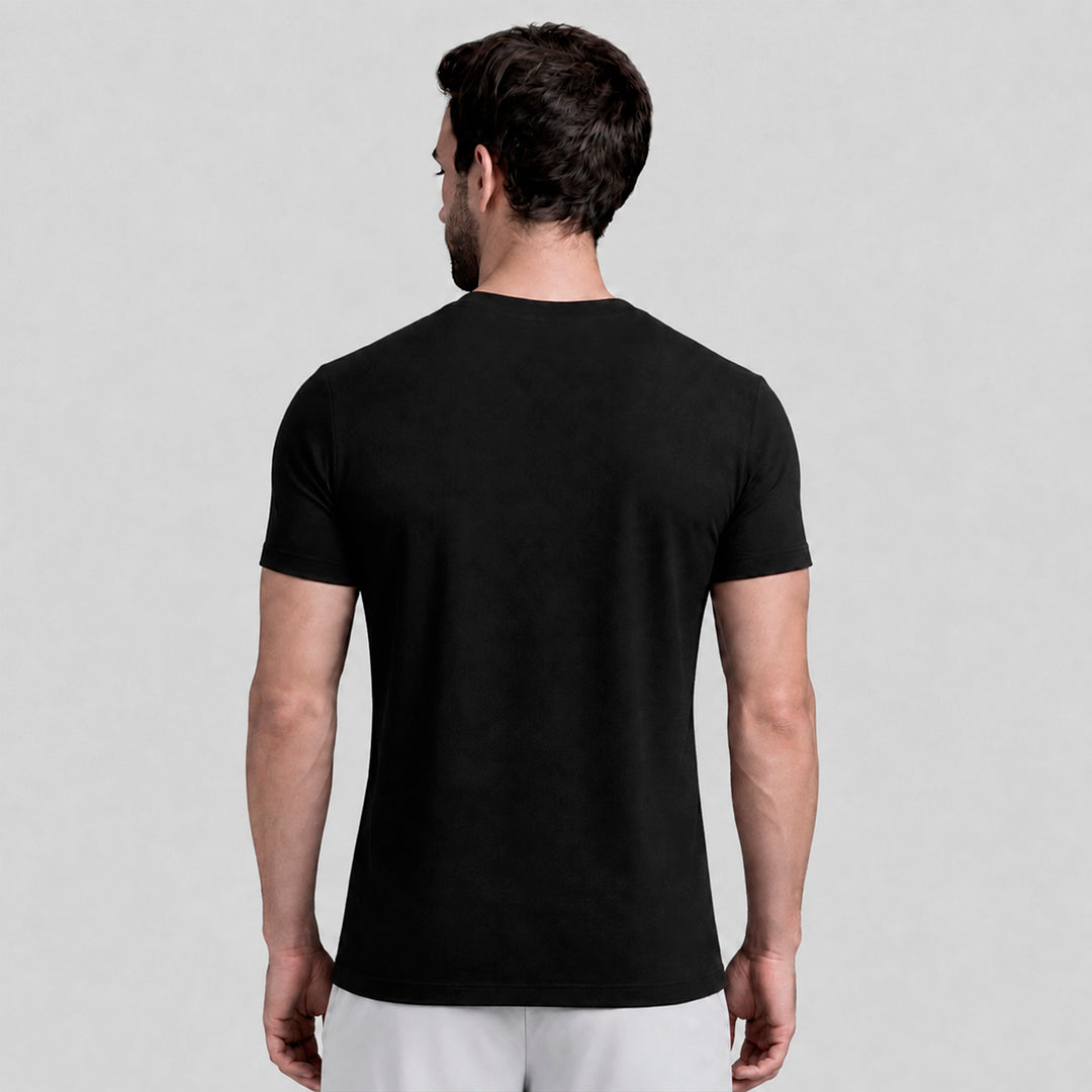 Playera casual de hombre negra con cuello redondo y manga corta, vista trasera