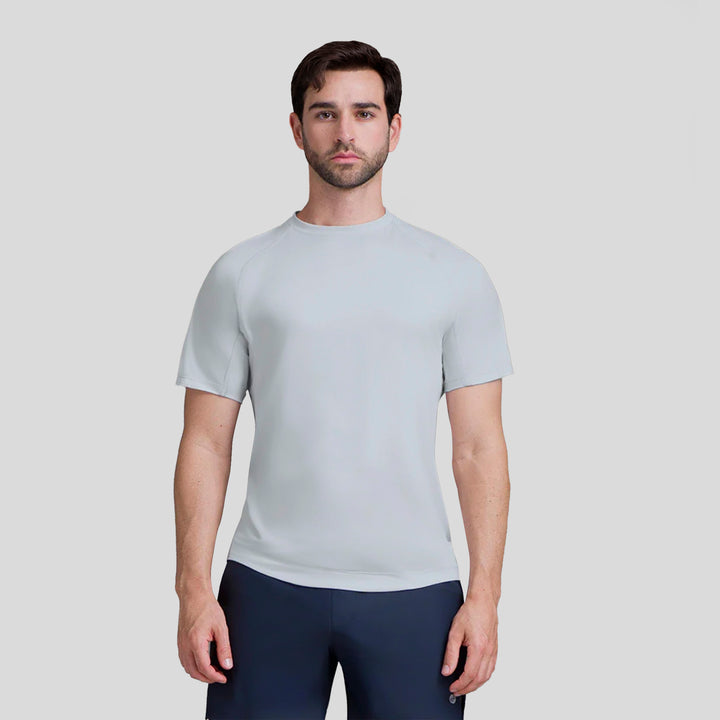 Playera deportiva de hombre azul claro, cuello redondo y manga corta