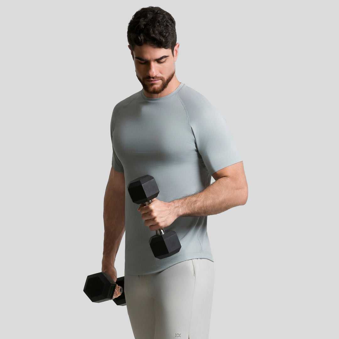 Playera deportiva hombre gris azulado de manga corta y cuello redondo