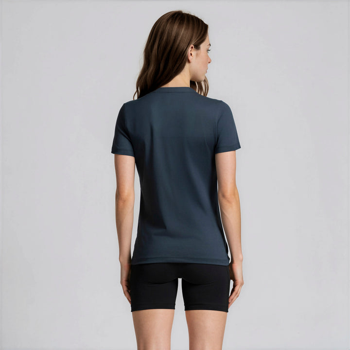Playera casual de mujer azul marino, vista trasera con manga corta