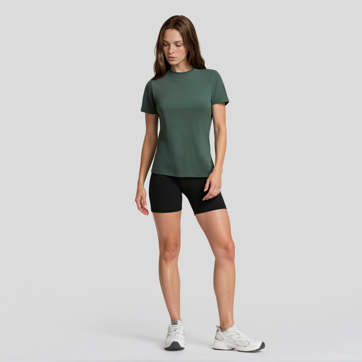Playera casual de mujer verde oscura, cuello redondo y manga corta