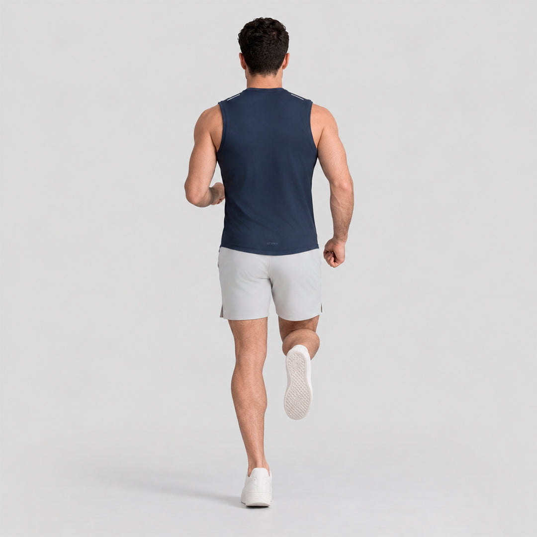 Conjunto deportivo: playera sin mangas azul marino y short gris claro, vista trasera