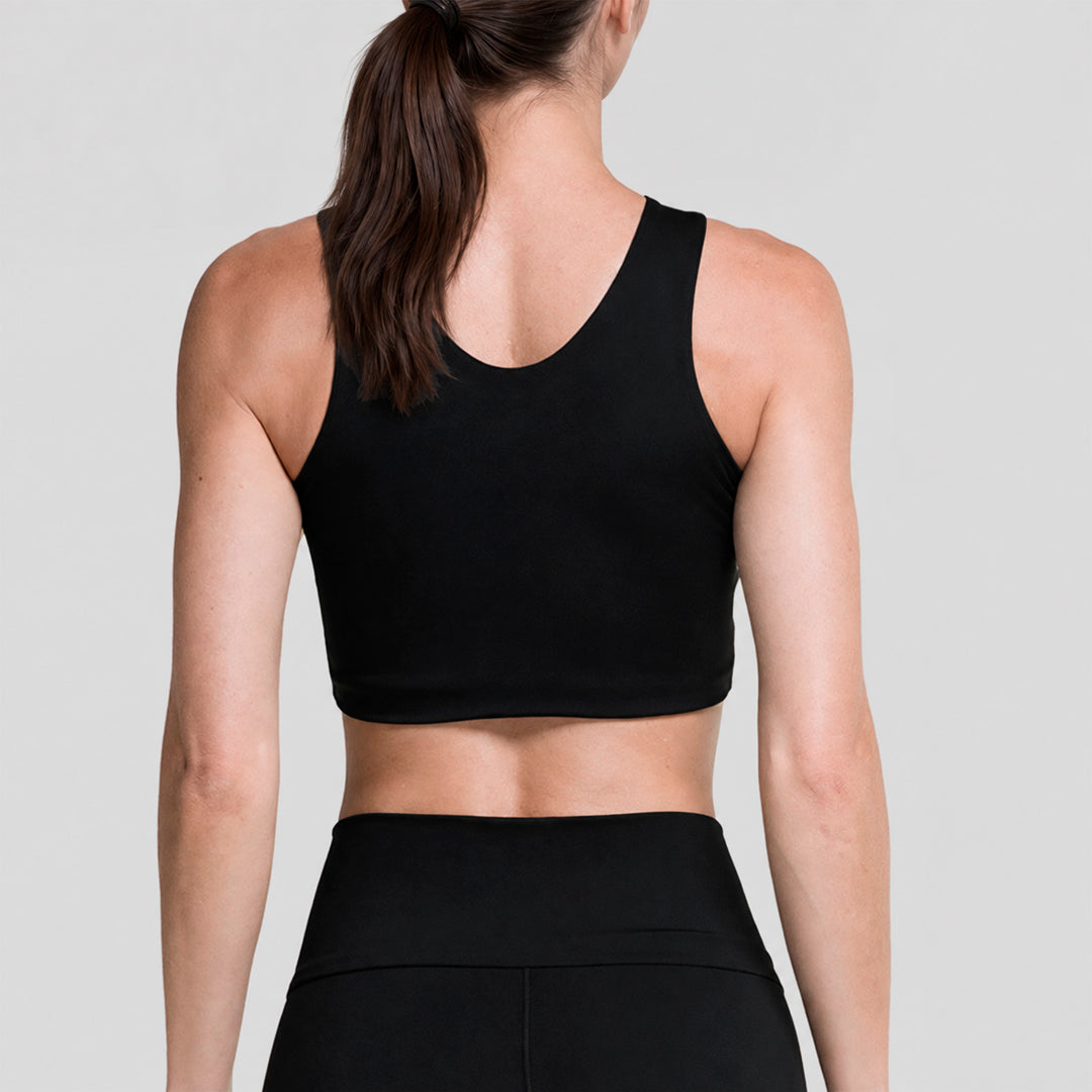 Conjunto deportivo negro: top cropped sin mangas y legging flare tiro alto (espalda).