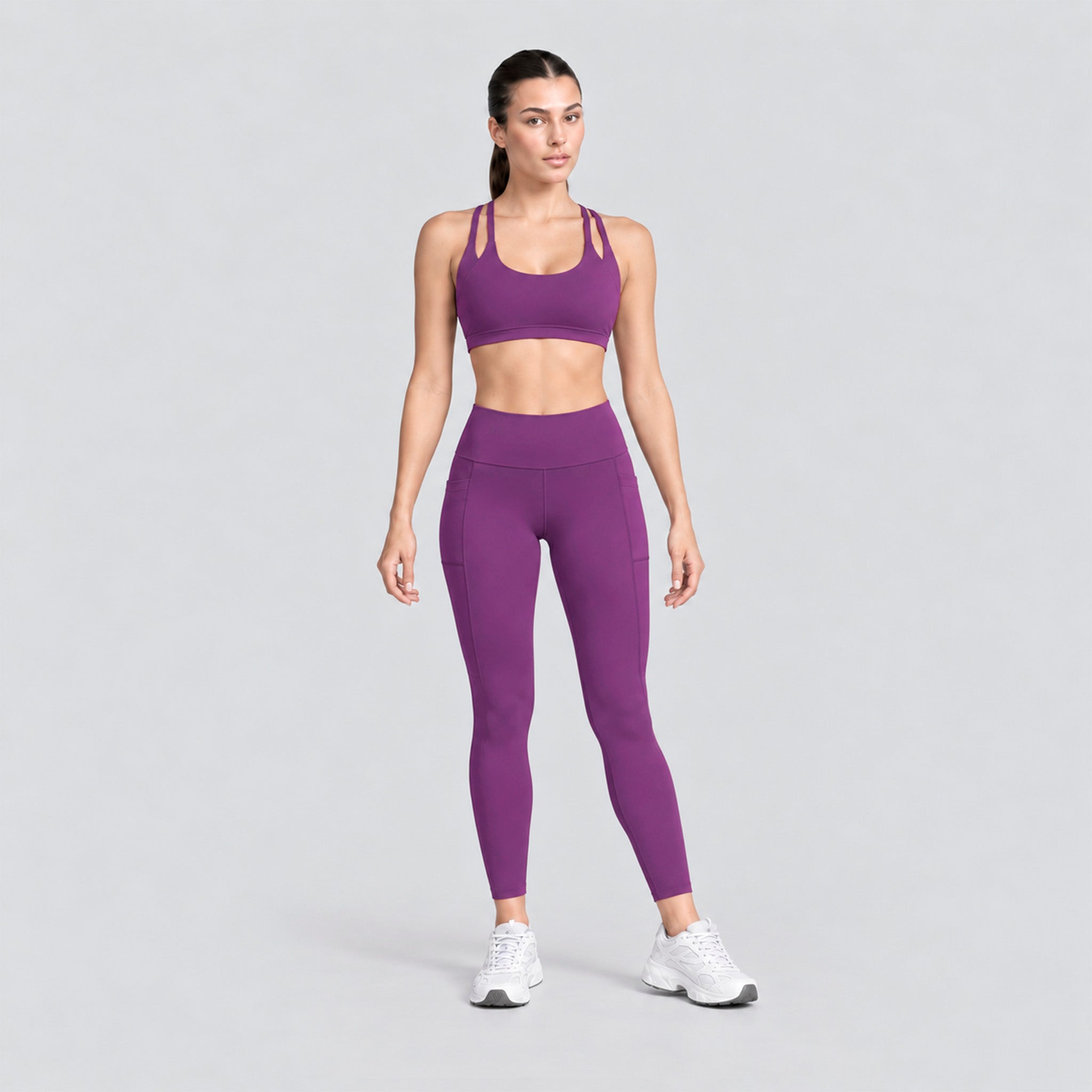 Conjunto deportivo morado: top de tirantes dobles y legging de tiro alto