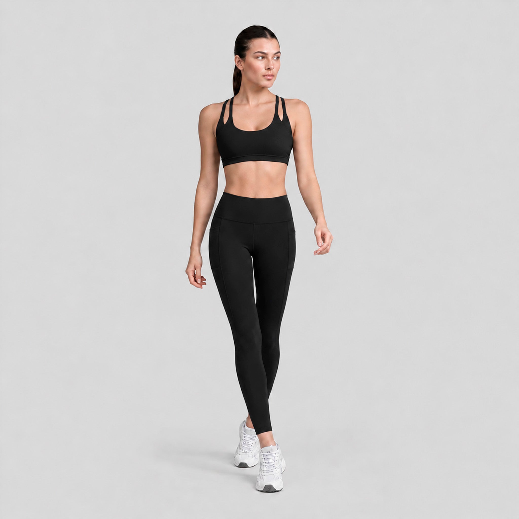 Conjunto deportivo negro: top tirantes dobles y legging tiro alto con bolsillos