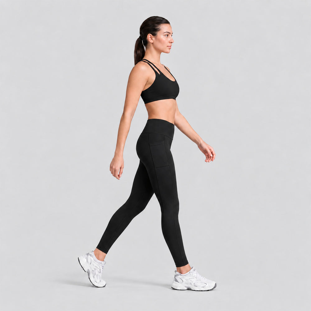 Conjunto deportivo negro con top tirantes dobles y legging tiro alto