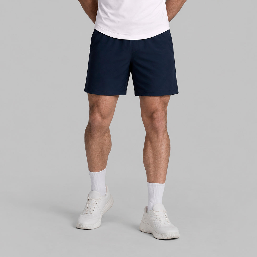 Short 2 en 1 hombre azul marino: vista frontal de pierna con interior gris