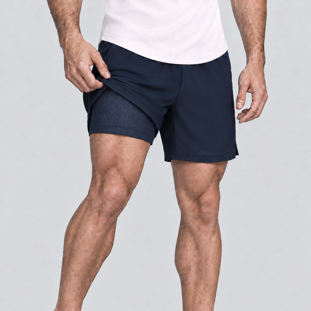 Short 2 en 1 hombre azul marino con short interior gris visible por el lateral