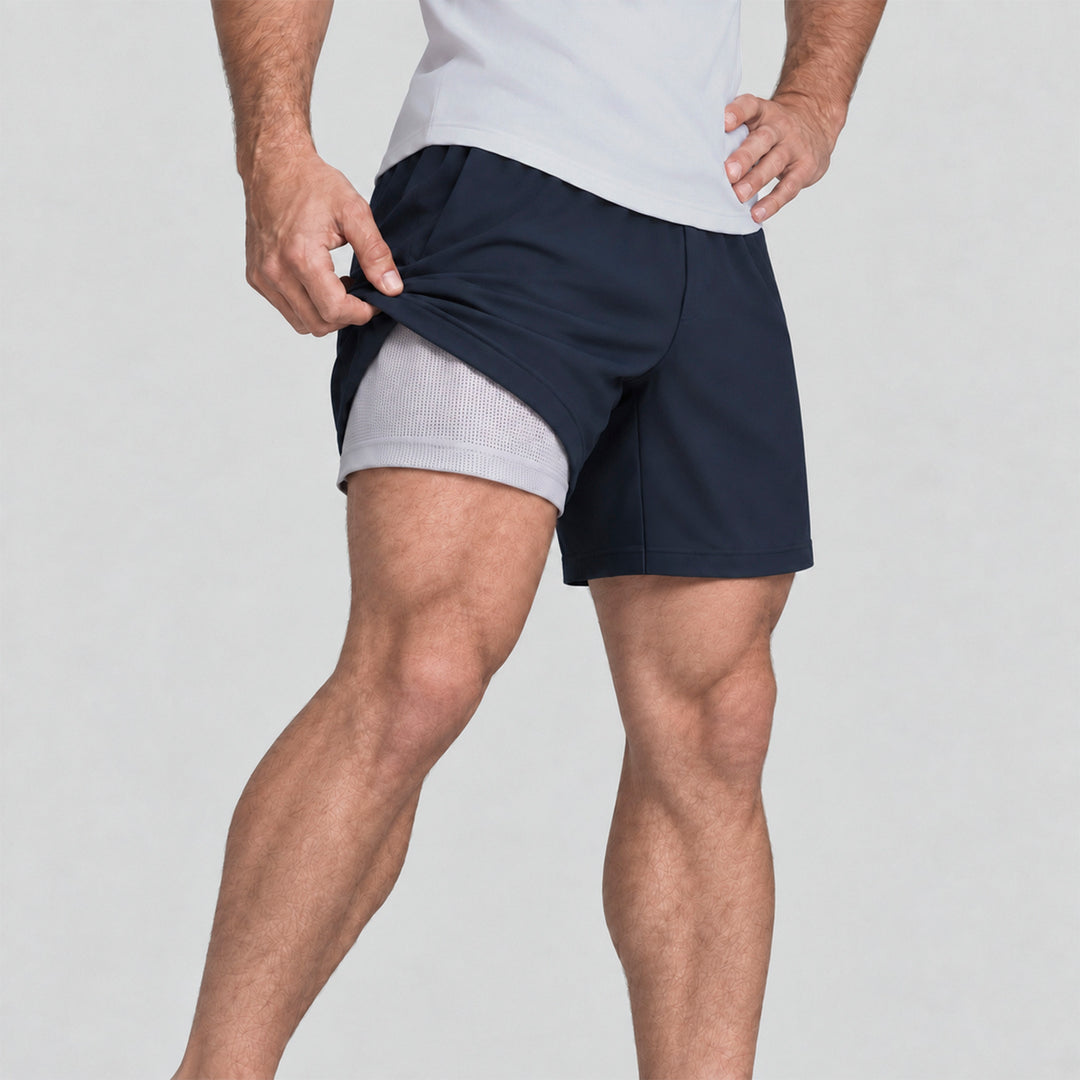 Short 2 en 1 hombre azul marino con short interior gris y espacio para movimiento