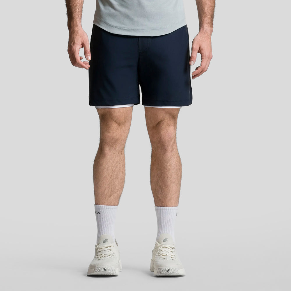 Short 2 en 1 hombre azul marino con costuras laterales y capa interior a juego.
