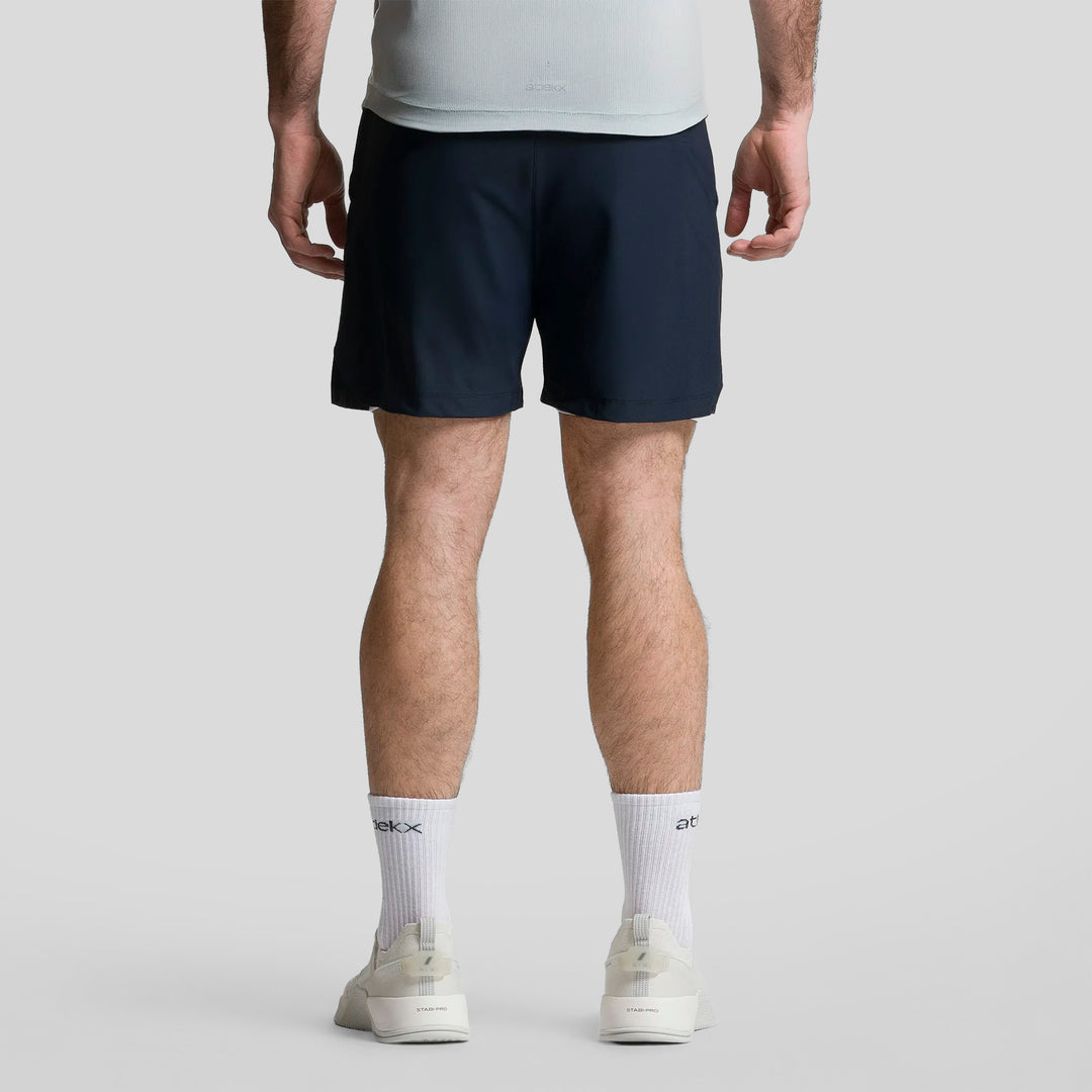 Short 2 en 1 hombre azul marino, vista trasera, dobladillo recto a la rodilla.