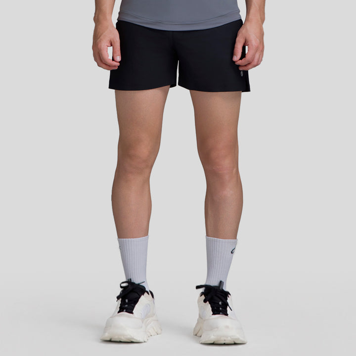 Short deportivo de hombre ATLEKX en negro, vista frontal con logo pequeño