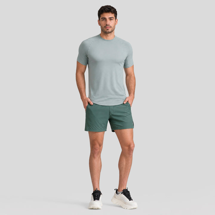 Short deportivo 2 en 1 para hombre verde, tiro medio y forro interior.