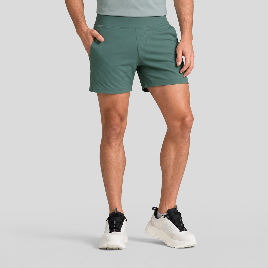 Short deportivo 2 en 1 para hombre verde con costura lateral y forro interior.