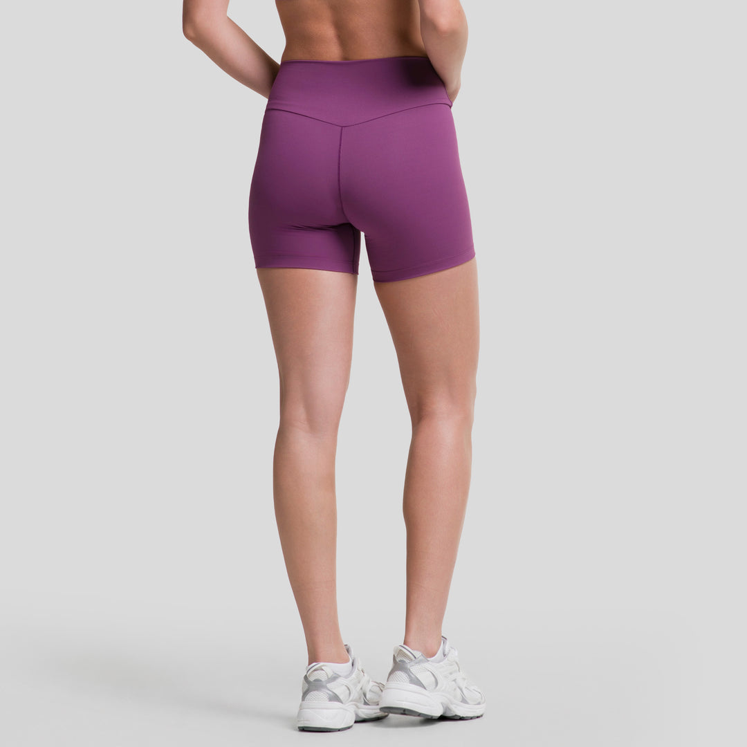 Short biker mujer morado, vista trasera de pierna corta con costura central.