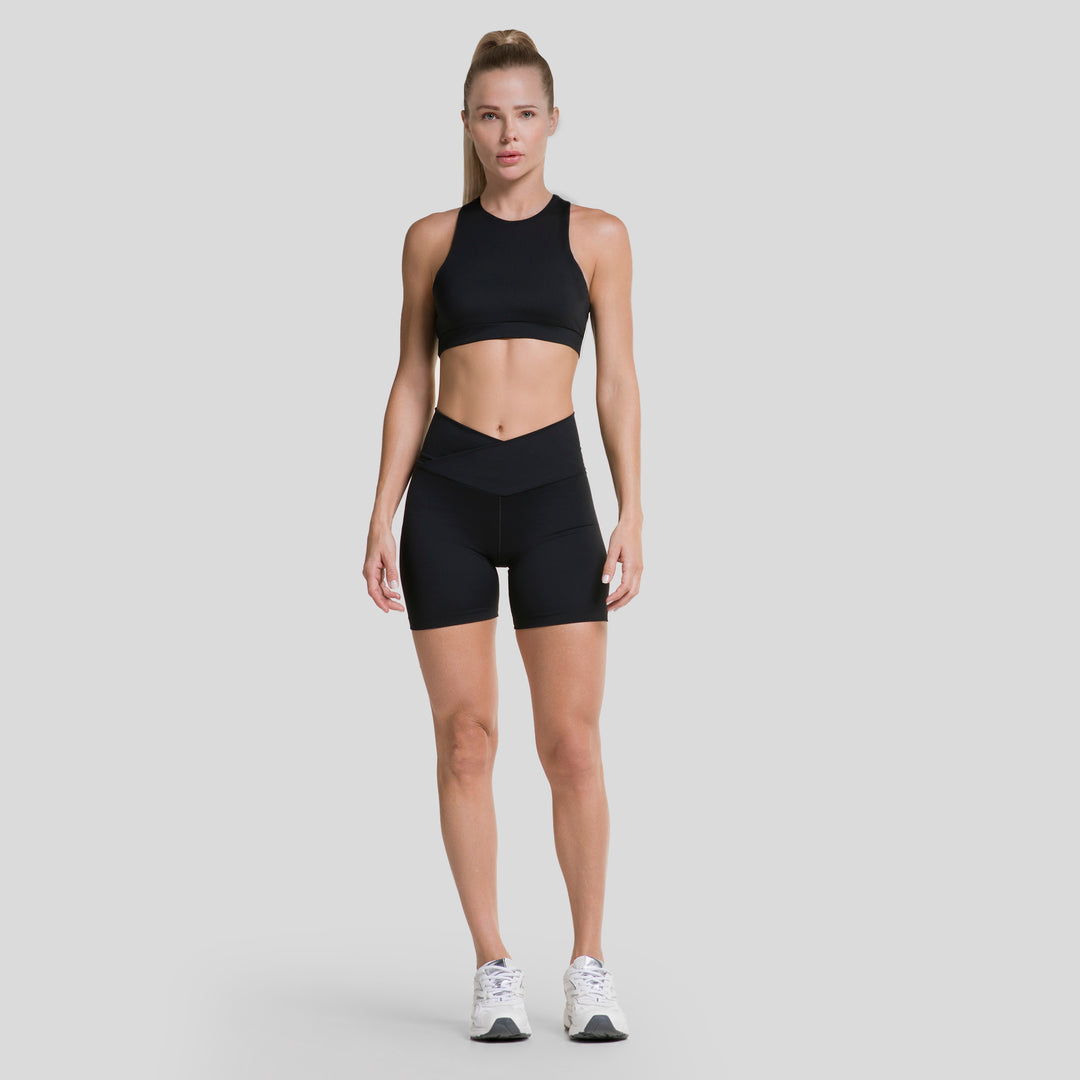Pantalón corto biker negro con pretina V, tiro medio y costuras suaves
