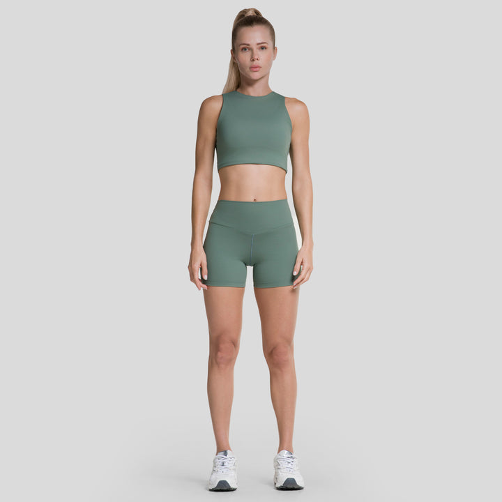 Short biker plano 3.5" para mujer ATLEKX verde, tiro alto, vista frontal