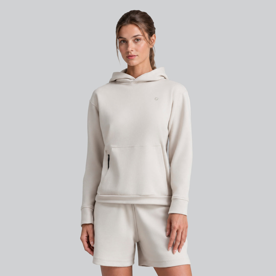 Sudadera con gorro beige, bolsillo canguro y shorts a juego