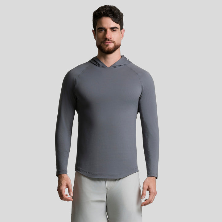 Playera deportiva manga larga con capucha gris oscuro en vista frontal, ATLEKX