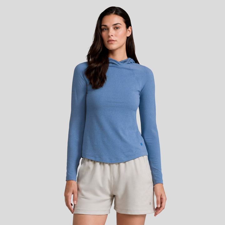 Sudadera deportiva ligera con capucha azul acero y corte entallado