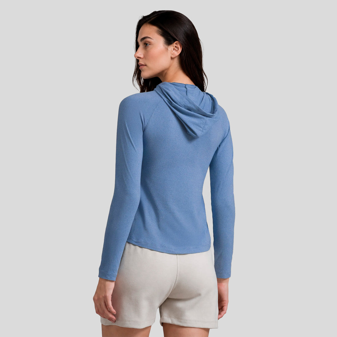 Sudadera deportiva ligera azul acero con capucha y espalda vista