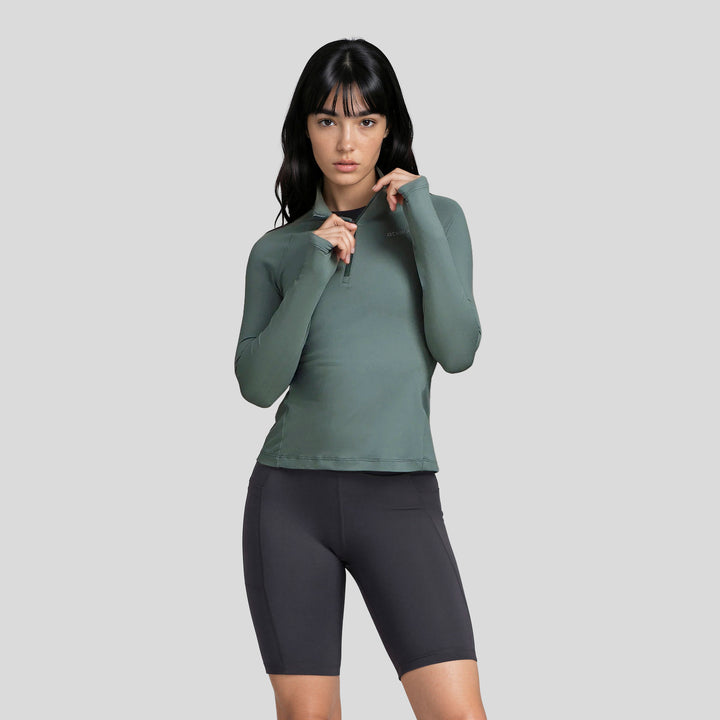 Sudadera deportiva verde con media cremallera, cuello alto y manga larga